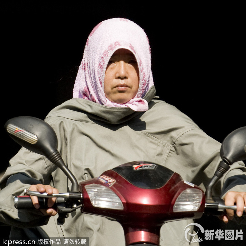 40.4℃高溫破紀(jì)錄 杭州市民全副武裝眾生相