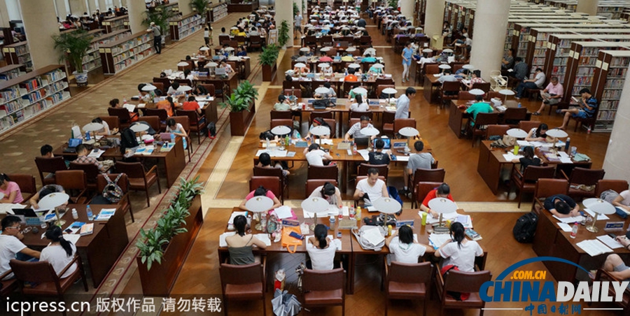 熱浪滾滾 杭州圖書館自習(xí)大廳讀者爆滿