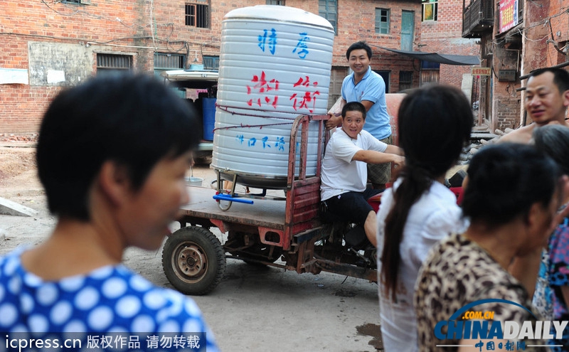湖南旱情蔓延：引水澆灌農(nóng)田自救 定點(diǎn)定時(shí)供水解旱農(nóng)之渴