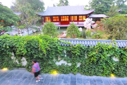 鄭州一公園每天只開(kāi)4小時(shí) 閉園后變高檔餐館（圖）