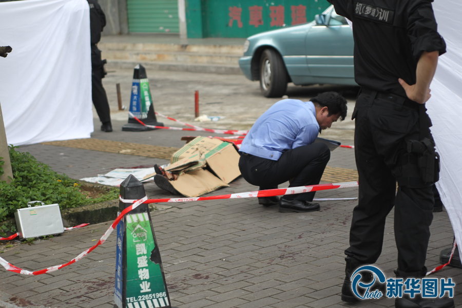 深圳一男子當(dāng)街揮刀砍人 致6無(wú)辜路人死傷