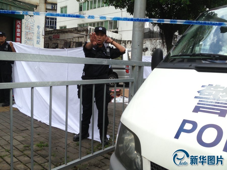 深圳一男子當(dāng)街揮刀砍人 致6無辜路人死傷
