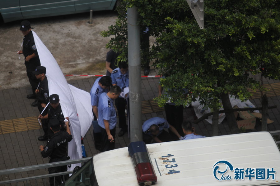 深圳一男子當(dāng)街揮刀砍人 致6無辜路人死傷