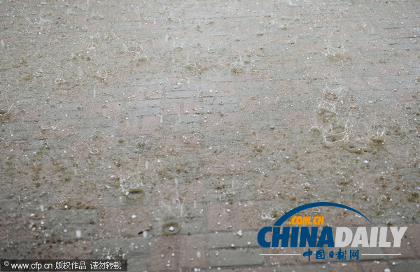 太原迎大雨冰雹天氣