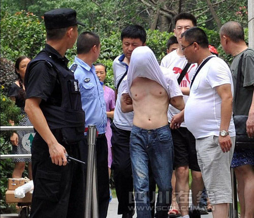 成都成華區(qū)槍擊事件續(xù)：系警方抓捕毒販 一名警員受傷
