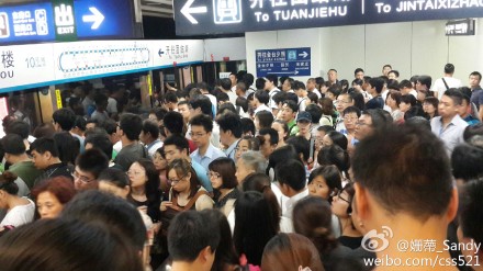 北京地鐵十號線今晨又現(xiàn)故障 乘客滯留站臺