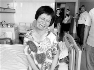 女孩拒絕前男友求婚被潑硫酸 面部無(wú)完整地方