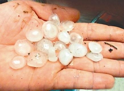 武漢一日內(nèi)高溫雷電降雨冰雹 仍難解創(chuàng)紀錄酷暑