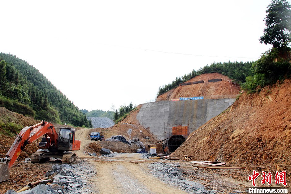 江西遂川一電站隧洞施工工地出現(xiàn)塌方事故