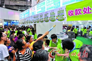 《旅游法》十一起實施 內(nèi)地赴港游團費飆貴七成