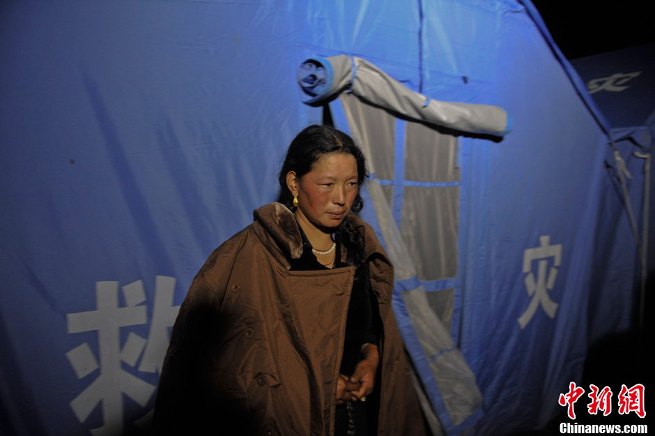 滇川交界發(fā)生5.9級(jí)地震 安置點(diǎn)民眾徹夜難眠