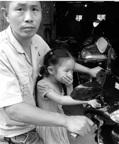 組圖：浙江19名小學(xué)生流鼻血近百人嘔吐 矛頭指向附近工廠