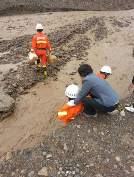 甘肅岷縣:突遭冰雹暴雨災害已致7人遇難1人失蹤