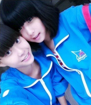 網(wǎng)友旅途中曬各地心中最美校服
