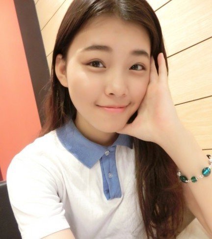 網(wǎng)友旅途中曬各地心中最美校服
