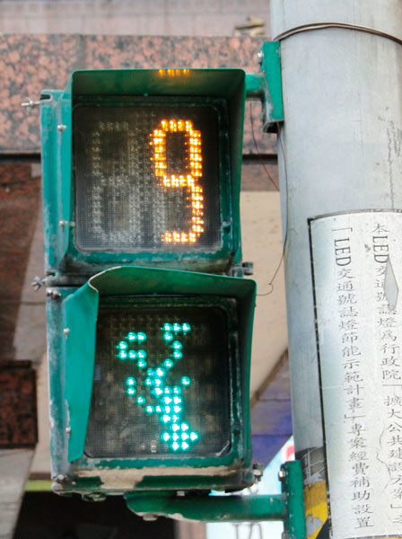 蘭州街頭賣萌路標(biāo) 盤點那些驚爆眼球的萌路標(biāo)
