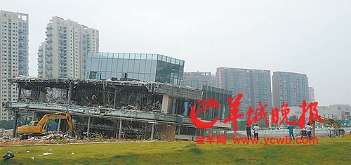 深圳一樓盤(pán)工地被疑坍塌 開(kāi)發(fā)商：主動(dòng)使其傾斜