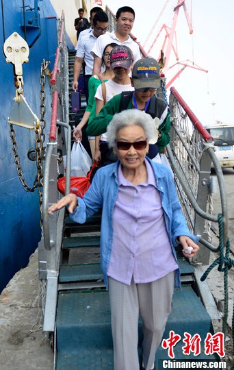 海南正式運(yùn)營(yíng)西沙旅游航線 160余位游客“首航”歸來(lái)