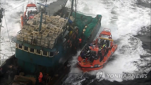 韓海警攔截兩艘中國漁船 發(fā)生沖突雙方人員受傷