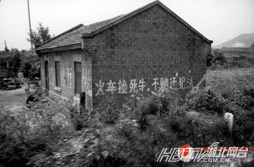 另類沖刺標(biāo)語(yǔ)屌絲氣息濃郁 盤(pán)點(diǎn)那些令人無(wú)語(yǔ)的奇葩標(biāo)語(yǔ)（組圖）