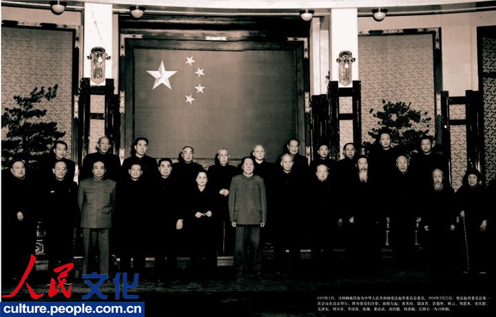 高清：《習(xí)仲勛畫(huà)冊(cè)》出版 珍貴照片首度公開(kāi)