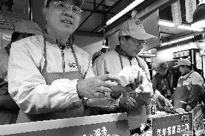 北大賣(mài)豬肉才子回京開(kāi)店 號(hào)稱“中國(guó)最好屠夫”