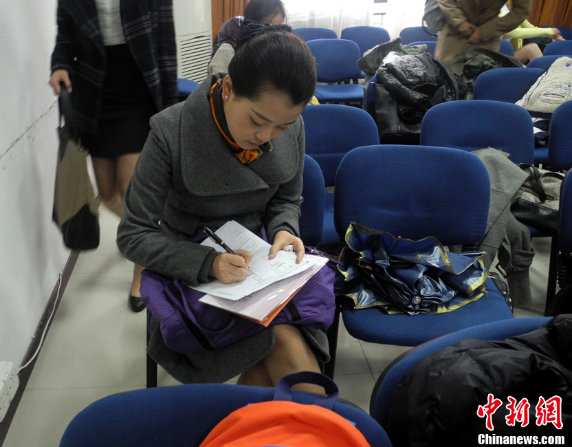 南航貴州“招乘” “90后”帥哥美女應(yīng)聘場(chǎng)面火爆