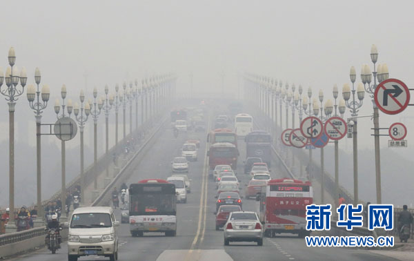 中國多地制定霧霾預(yù)案 機動車限行引爭議