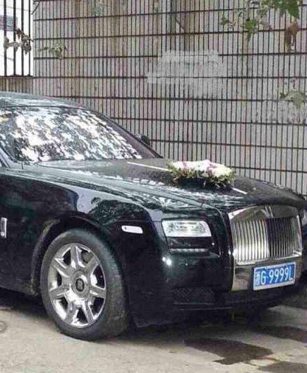 “土豪”訂婚下1080萬(wàn)禮金 動(dòng)用9輛豪車(組圖)