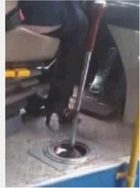 公交女司機(jī)穿5cm高跟鞋開車 交警:扣2分罰50(圖)