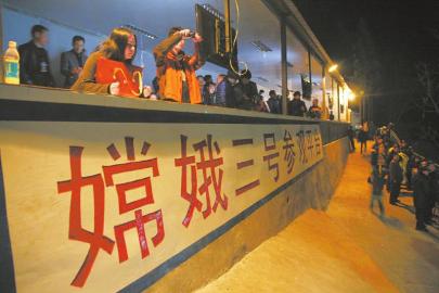 環(huán)衛(wèi)工花兩千，為看嫦娥30秒