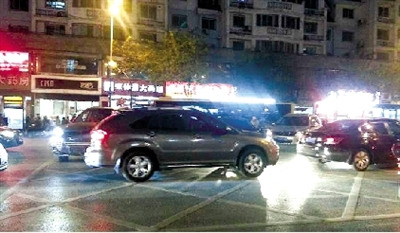 記者體驗(yàn)120出診：車多時(shí)無(wú)人避讓 出入醫(yī)院被堵