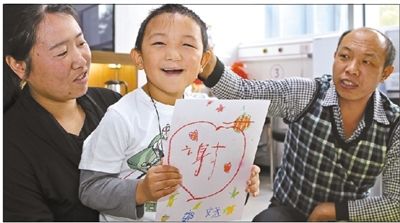 山西遭伯母挖眼男童今日出院 仍以為暫時(shí)失明