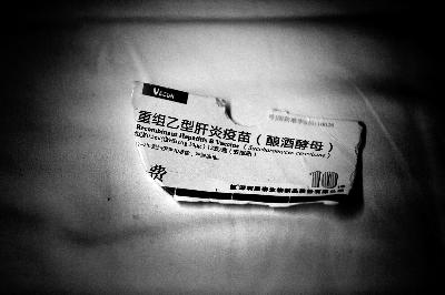男嬰僅活74分鐘：出生時(shí)健康注射疫苗后死亡(圖)