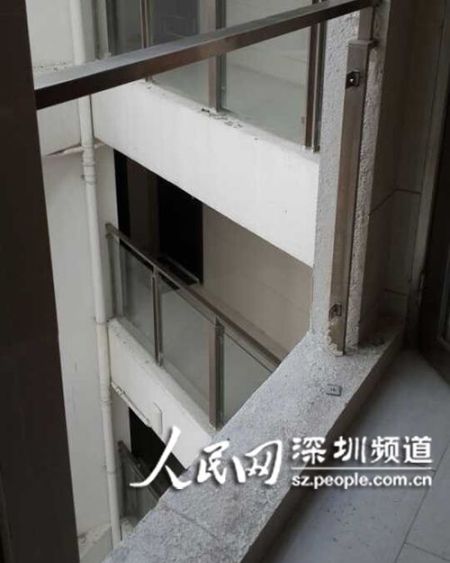 裝修工卸走道玻璃 致兩歲嬰兒33樓墜亡(圖)