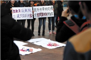 男女生不得同桌 云南會(huì)澤一中奇葩校規(guī)引熱議