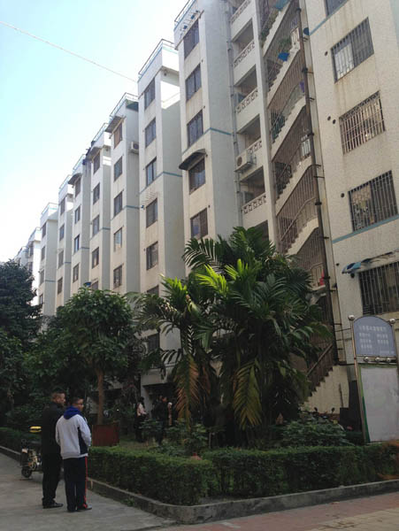 福州男子抱兒跳樓曾致電妻子：孩子我?guī)ё吡?/></p>

<p align=