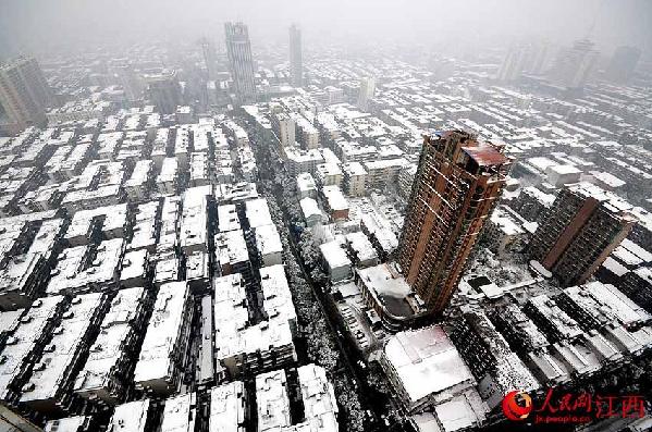 江西啟動暴雪Ⅲ級應(yīng)急響應(yīng) 廬山積雪達(dá)9厘米