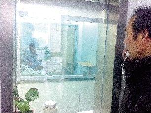男子為救兒子當裸模續(xù)：收到50萬捐款湊夠手術(shù)費