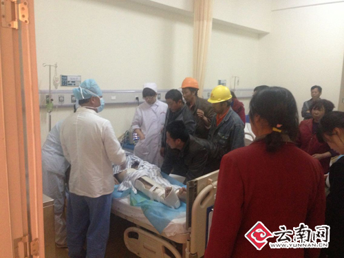 昆明跑馬山殯儀館一在建工地發(fā)生垮塌 致1人死亡10人受傷（組圖）