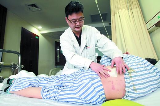女子打個噴嚏小便失禁 醫(yī)生：這是個技術活