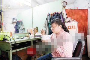 女子開理發(fā)店17年僅漲價2次 單價3元每次漲5毛