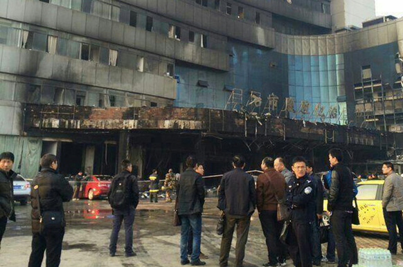 湖北黃石市二醫(yī)院住院部發(fā)生火災(zāi) 已有4人死亡