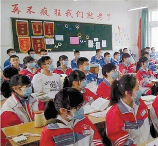 溫州一中學(xué)周邊遍布企業(yè) 師生難忍臭氣戴口罩上課