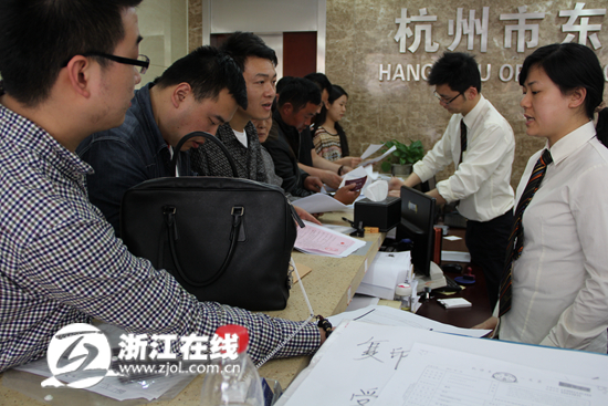 限牌前一天杭州賣出7萬(wàn)輛車 相當(dāng)于去年3個(gè)月的銷售量