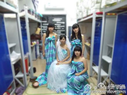 福州女大學(xué)生拍床單“婚紗”照 網(wǎng)友狂點(diǎn)贊(圖)