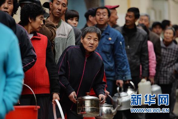 超標(biāo)前水質(zhì)如何 油污從何而來　飲水如何保安全——解讀蘭州自來水苯超標(biāo)事件三大焦點