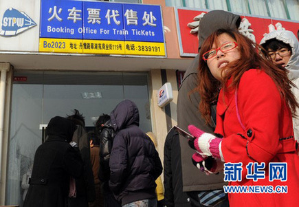 鐵道部稱火車票暫不會(huì)調(diào)價(jià) 黃牛黨難解買票難