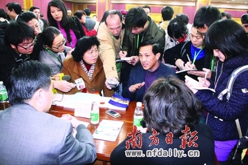 廣州市首“曬”人大會(huì)議出勤 請假缺席人員全曝光