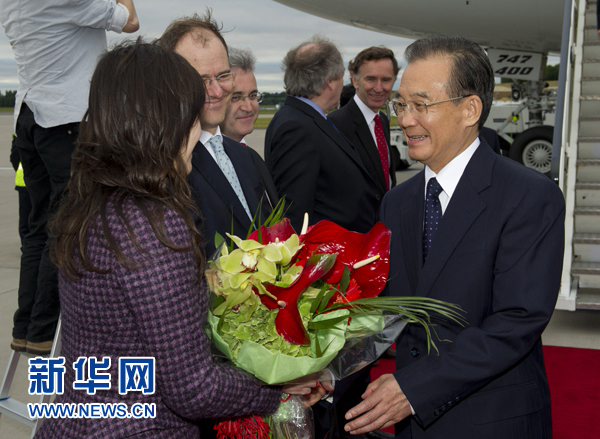 溫家寶抵達(dá)伯明翰對(duì)英國(guó)進(jìn)行正式訪問